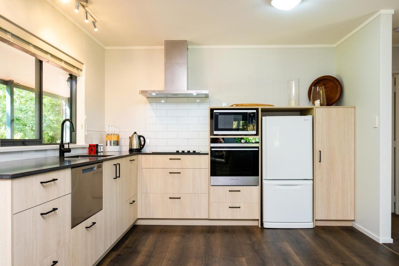 Lawn Cottages Clive Екстер'єр фото