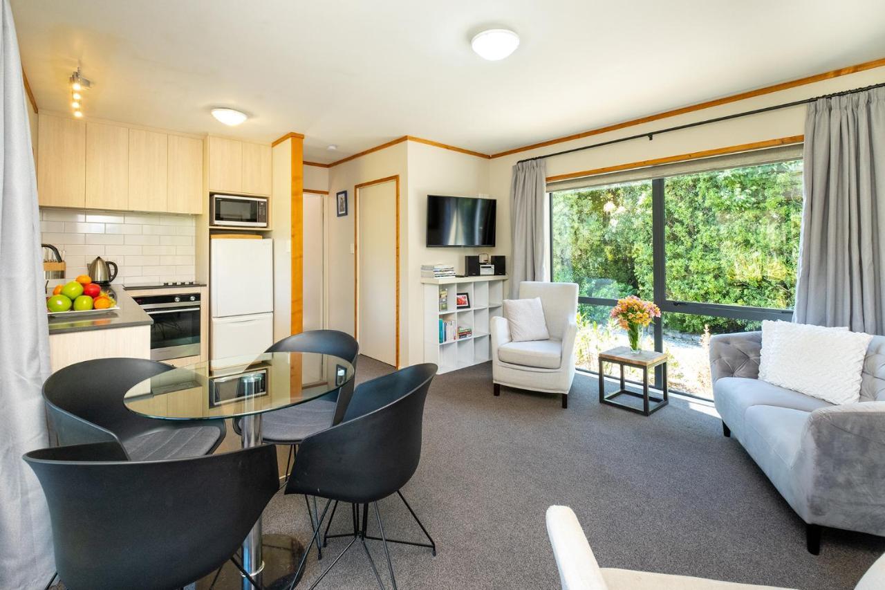 Lawn Cottages Clive Екстер'єр фото