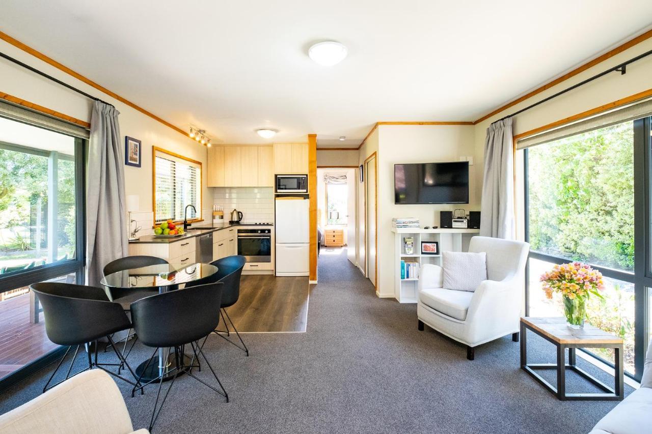 Lawn Cottages Clive Екстер'єр фото