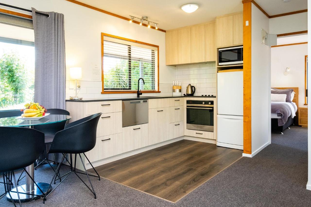 Lawn Cottages Clive Екстер'єр фото